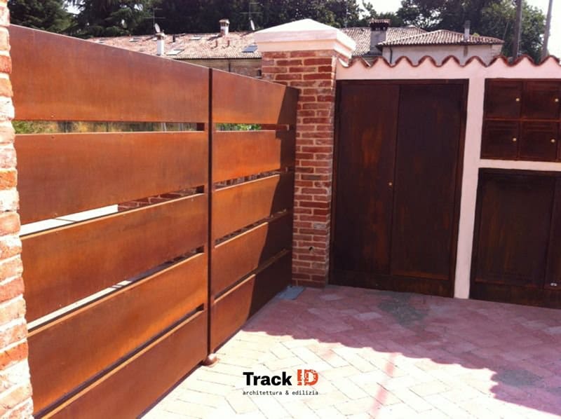 Cancello battente ferro battuto classico con automazione